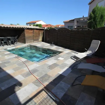 Maison 8per Avec Piscine Villa